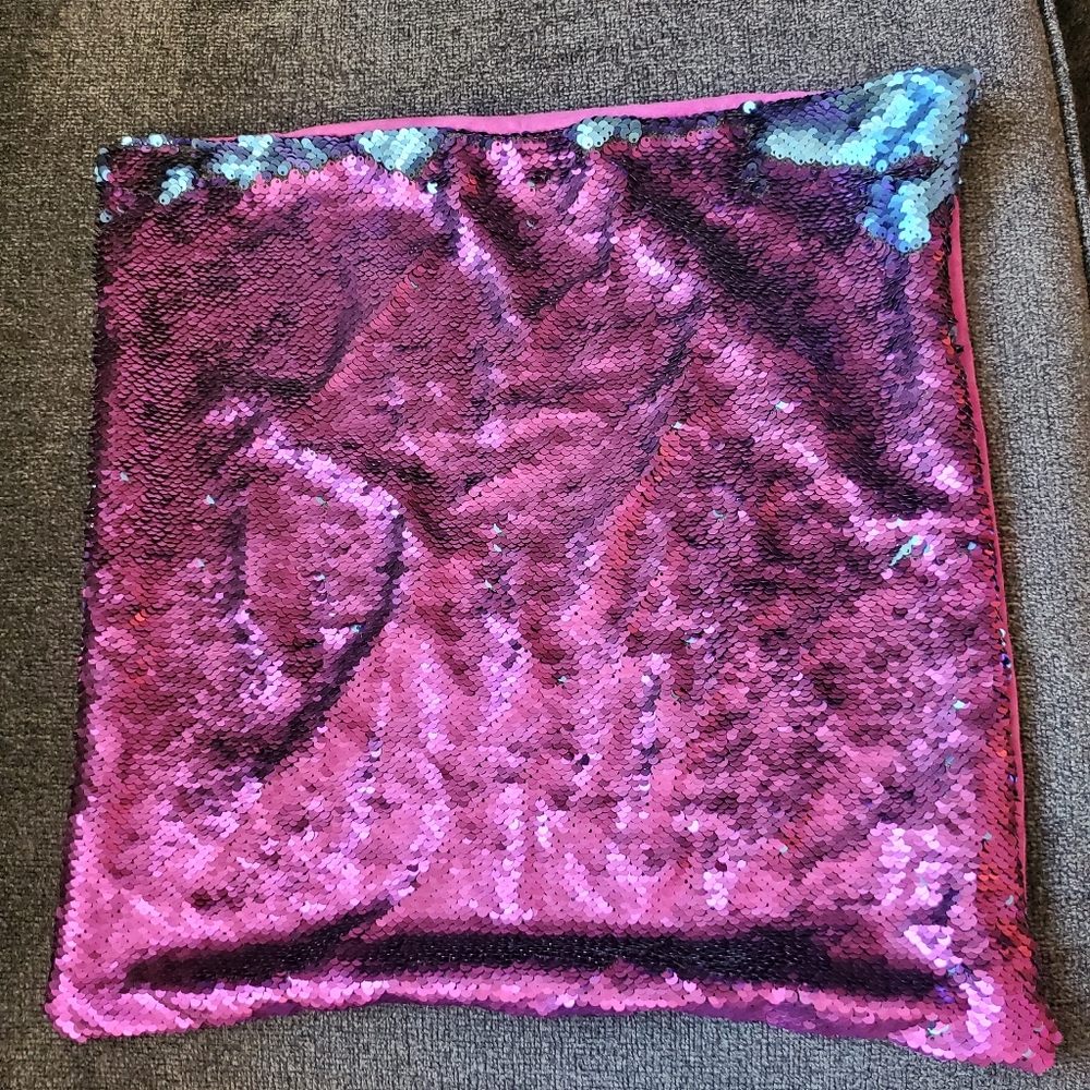 Reversible sequins decorative pillow